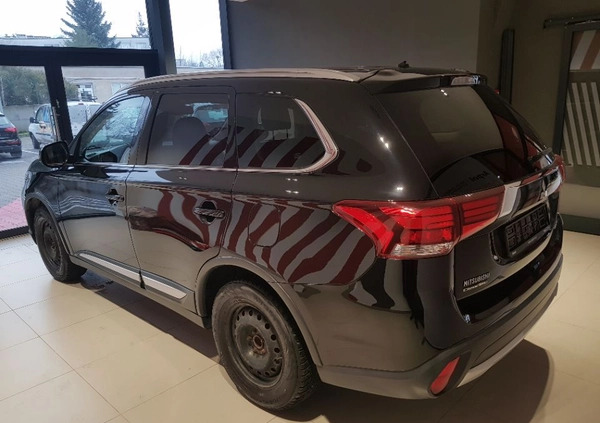 Mitsubishi Outlander cena 75000 przebieg: 136254, rok produkcji 2016 z Szczucin małe 529